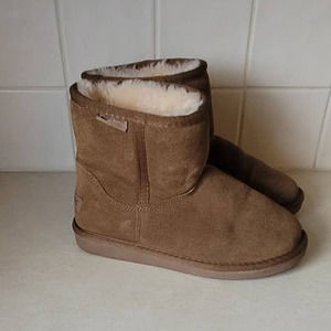 Minnetonka Low Cut Shearling Bootie Women's 6
